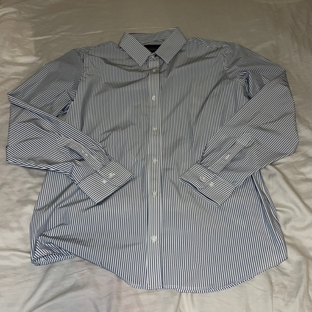 Mizzen and Main button down